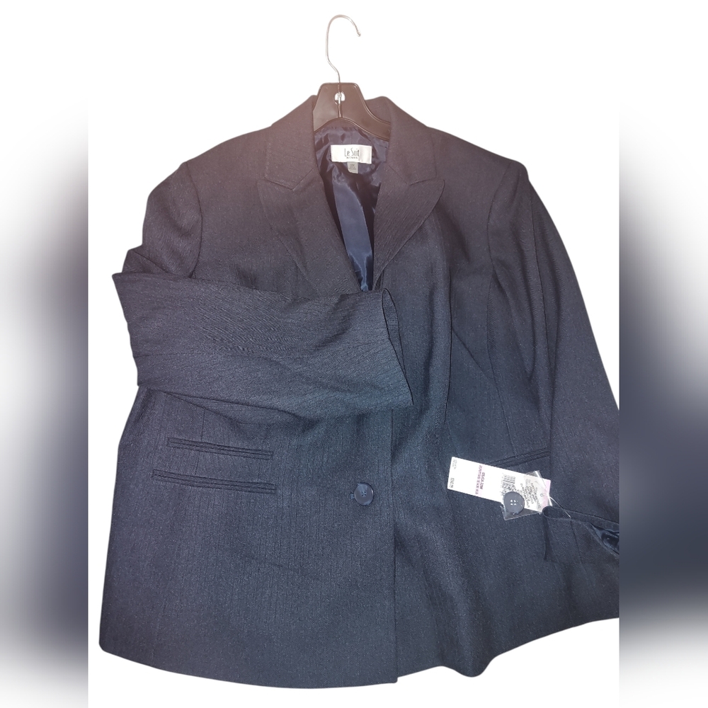 Le Suit Plus Size Two-Button Pantsuit Navy 22W. TOP ONLY. PANTS MISSING. NEW